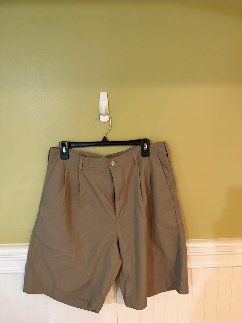 Nike Golf Men's Size 34W Flat Front Shorts in Khaki